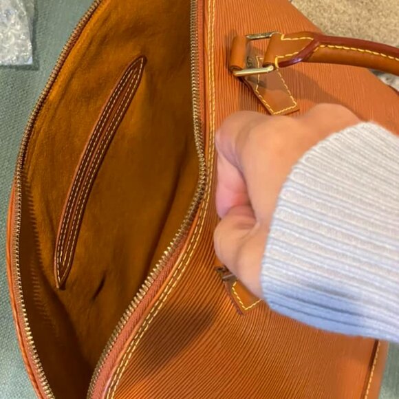 Louis Vuitton Vintage Epi Alma - Picture 14 of 16